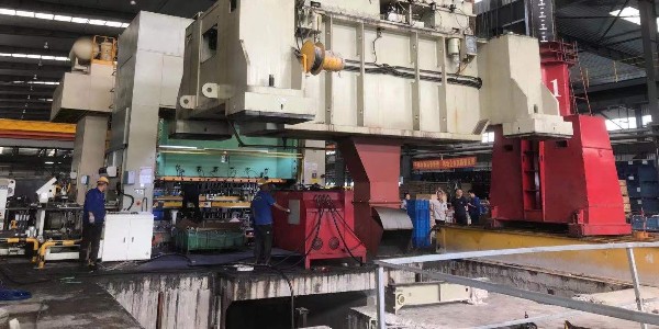 工廠重型生產(chǎn)設(shè)備吊裝搬運(yùn)如何提高搬運(yùn)效率？