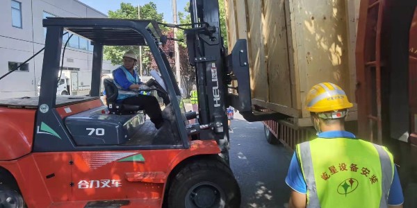 上海工廠生產(chǎn)設(shè)備安裝選擇設(shè)備安裝公司時(shí)需要注意什么