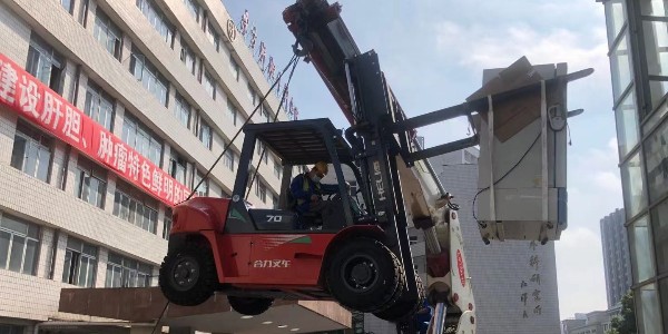 精密設(shè)備搬運(yùn)哪家好？精密設(shè)備的搬運(yùn)過程中需要注意些什么？