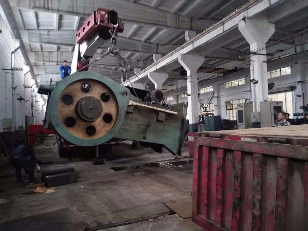 大型閉式沖床吊裝搬運